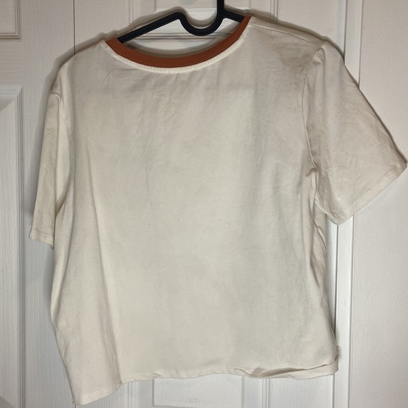 White t-shirt with design. - Picture 2 of 3